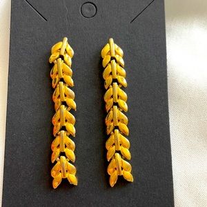 Vintage gold tone leaf earrings